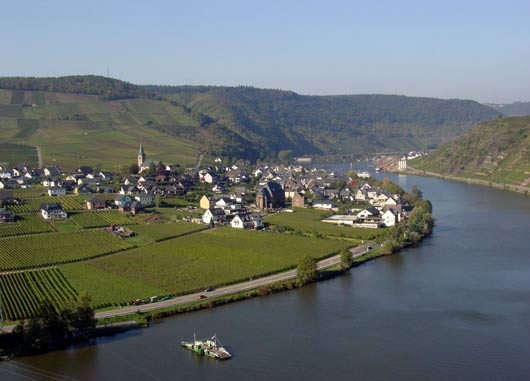 River Mosel at Beilstein - click to close